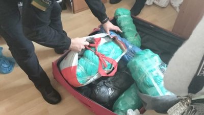 На Львівщині вилучили контрабанду хутряних виробів (ФОТО)