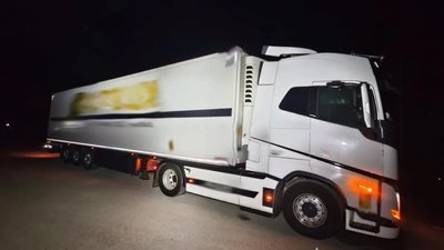 На Львівщині вночі вантажівка вбила пішохода