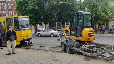 У Львові посеред дороги загубили причіп (ФОТО)