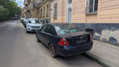 У Львові на одній з вулиць стався транспортний колапс