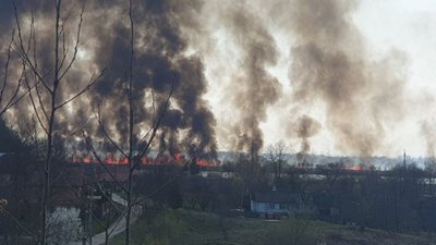 На Львівщині продовжують спалювати суху траву (ФОТО)