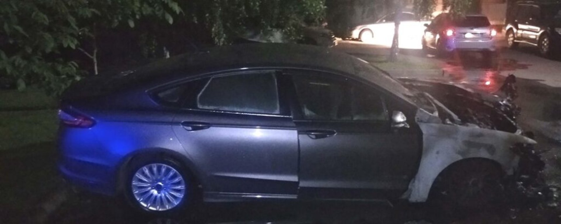 У центрі Рівного вночі горів автомобіль