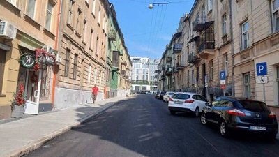 У Львові на ще одній вулиці намалюють синю фарбу
