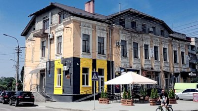У Самборі розфарбували будинок (ФОТО)