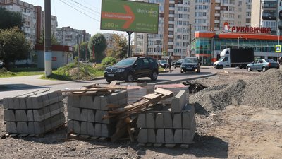 У Львові на проспекті Чорновола не ремонтують "острівець Шміда" (ФОТОРЕПОРТАЖ)