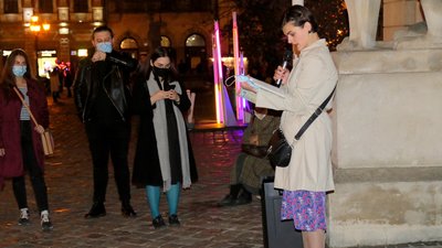 Кількадесят львів'ян відвідали публічні читання книги Вахтанга Кіпіані "Справа Василя Стуса" (ФОТО)