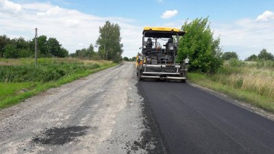 До уваги водіїв: триває ремонт на трьох ділянках доріг Стрийського району Львівщини
