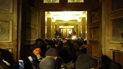 Посли Канади та Великої Британії засудили спроби Саакашвілі захопити Жовтневий палац