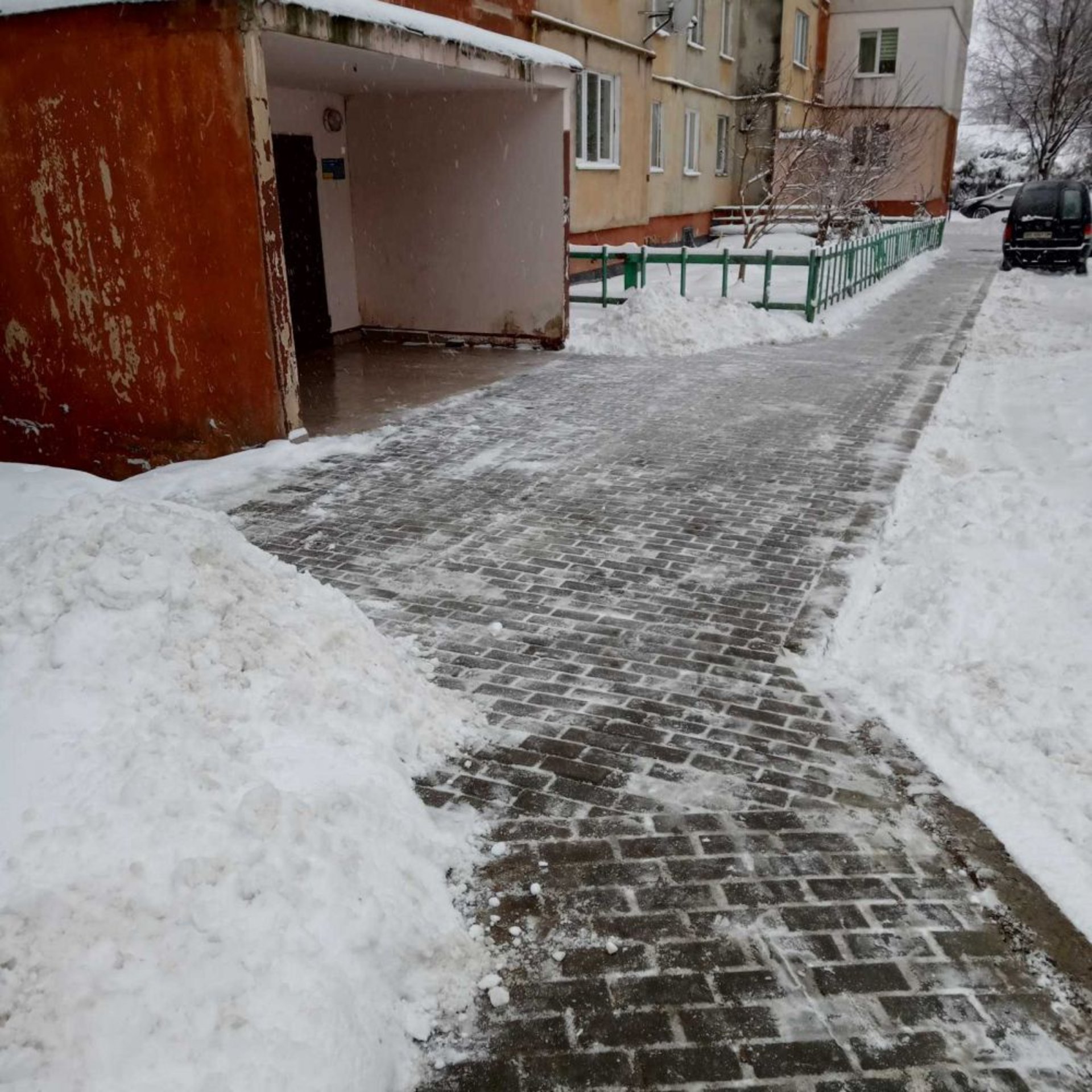 Львів від снігу прибирає понад 2,5 тисячі комунальників, фото ЛМР
