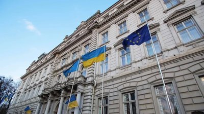 Скільки заробляють у Львівській ОВА