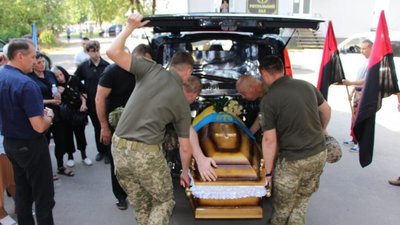 На Львівщині в останню путь провели загиблого Героя Петра Тарапацького