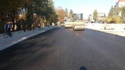 Водіям: у Пустомитах проводиться ремонт дороги і відновлення моста