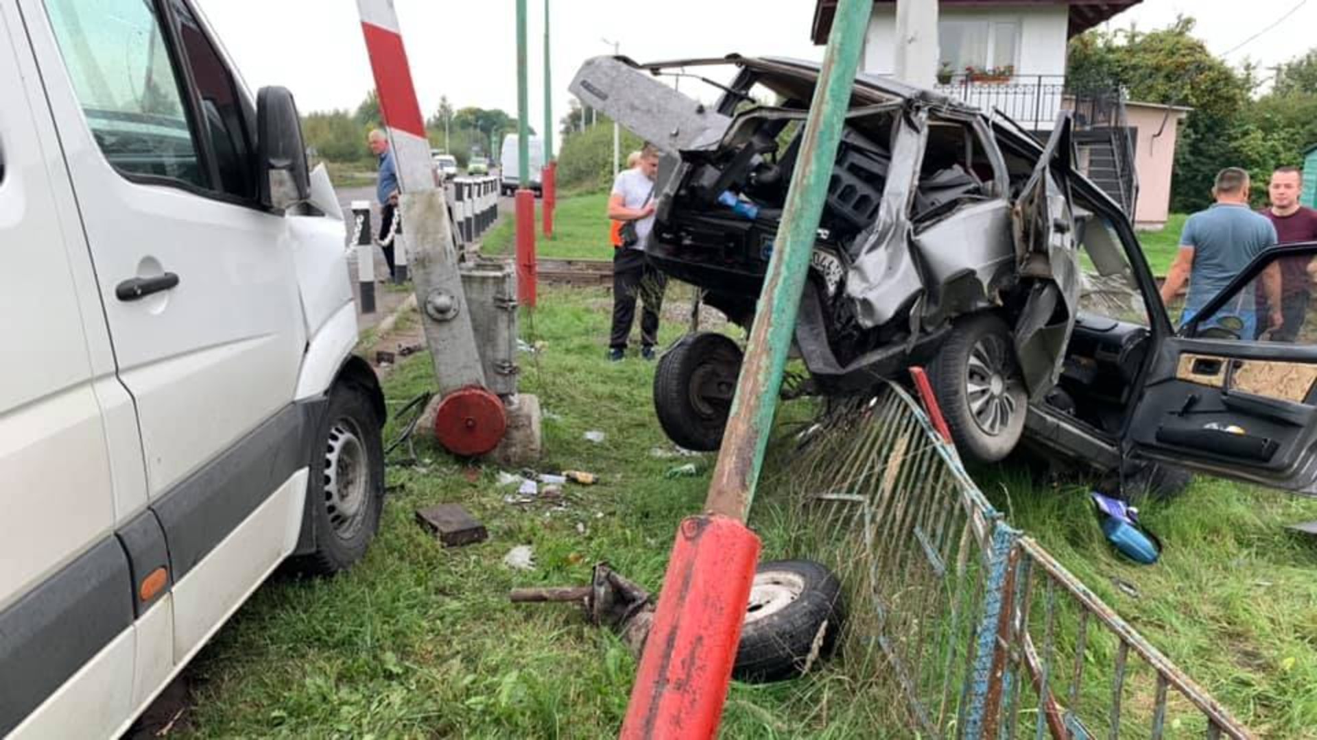 На Львівщині сталася моторошна ДТП за участі трьох авто, фото ДК-Захід
