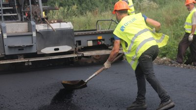 До уваги водіїв: у прикордонних Шегинях проводиться ремонт дороги (ФОТО, ВІДЕО)