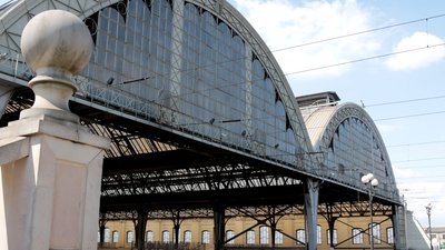 На залізничному вокзалі у Львові чоловік впав під поїзд