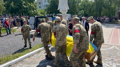 У Бориславській громаді попрощалися з Героєм України (ФОТО)