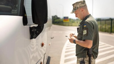 В Україні перевантажені популярні пункти пропуску