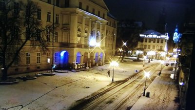 У соцмережі виклали фото площі Ринок “без туристів напідпитку, п’яних бійок та поліцейських екіпажів»