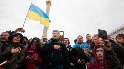 Те, що сьогодні ми тут – абсолютно правильне рішення, - Порошенко на Всеукраїнському віче «Зупинимо капітуляцію»