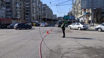 У Львові через обрив електромереж перекрили одну смугу руху (ФОТО)
