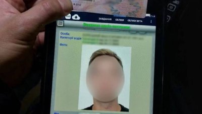 Львівські патрульні зупинили водія, який використовував, ймовірно, підроблене посвідчення