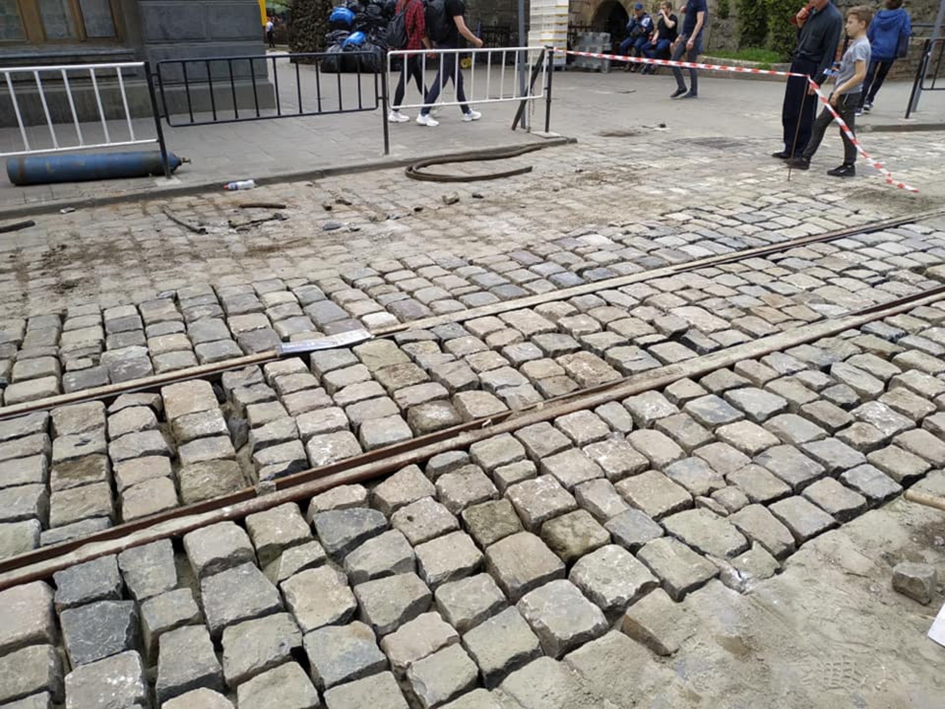 На вулиці Підвальній перекрили рух транспорту