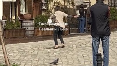 У центрі Львова чоловік перегрівся на сонці