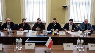 Холод зустрівся із польською делегацією