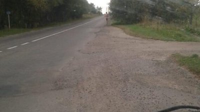 На Яворівщині чоловік кидався під машини (ФОТО)