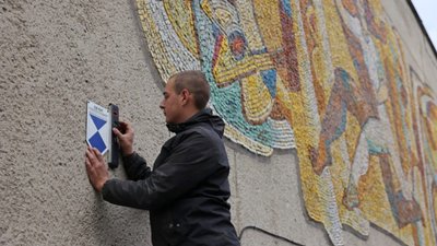 У Львові цінну мозаїку ознаковують міжнародним охоронним знаком «Блакитний щит»