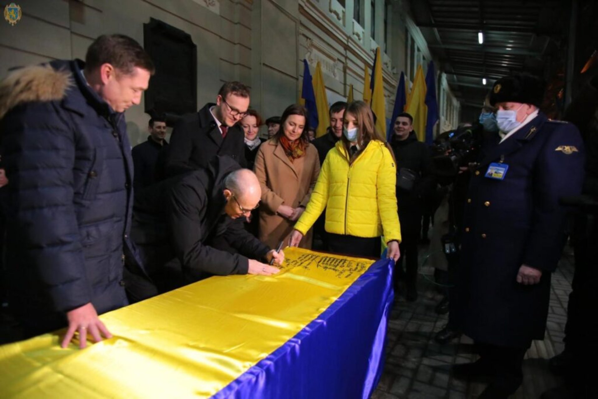Путін не нападе: у Львові на вокзалі зустріли поїзд, фото ЛОДА
