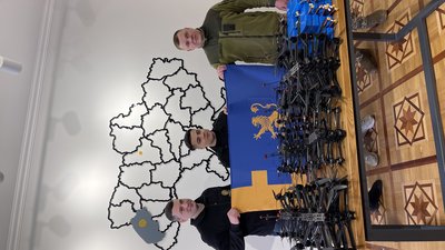 На Львівщині відомий співак передав дрони для військових