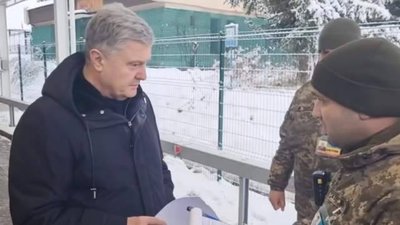 Порошенко через суд у Львові хоче повернути 1,2 млн гривень за квитки на літак