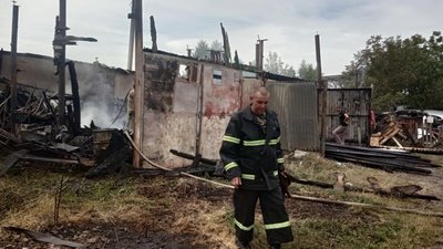 У Жовкві горіли гаражі та автомобілі (ВІДЕО)