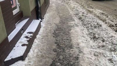 У Львові комунальники не чистять тротуари