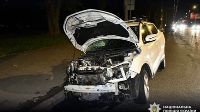 У Львові 22-річний чоловік розбив автомобілі