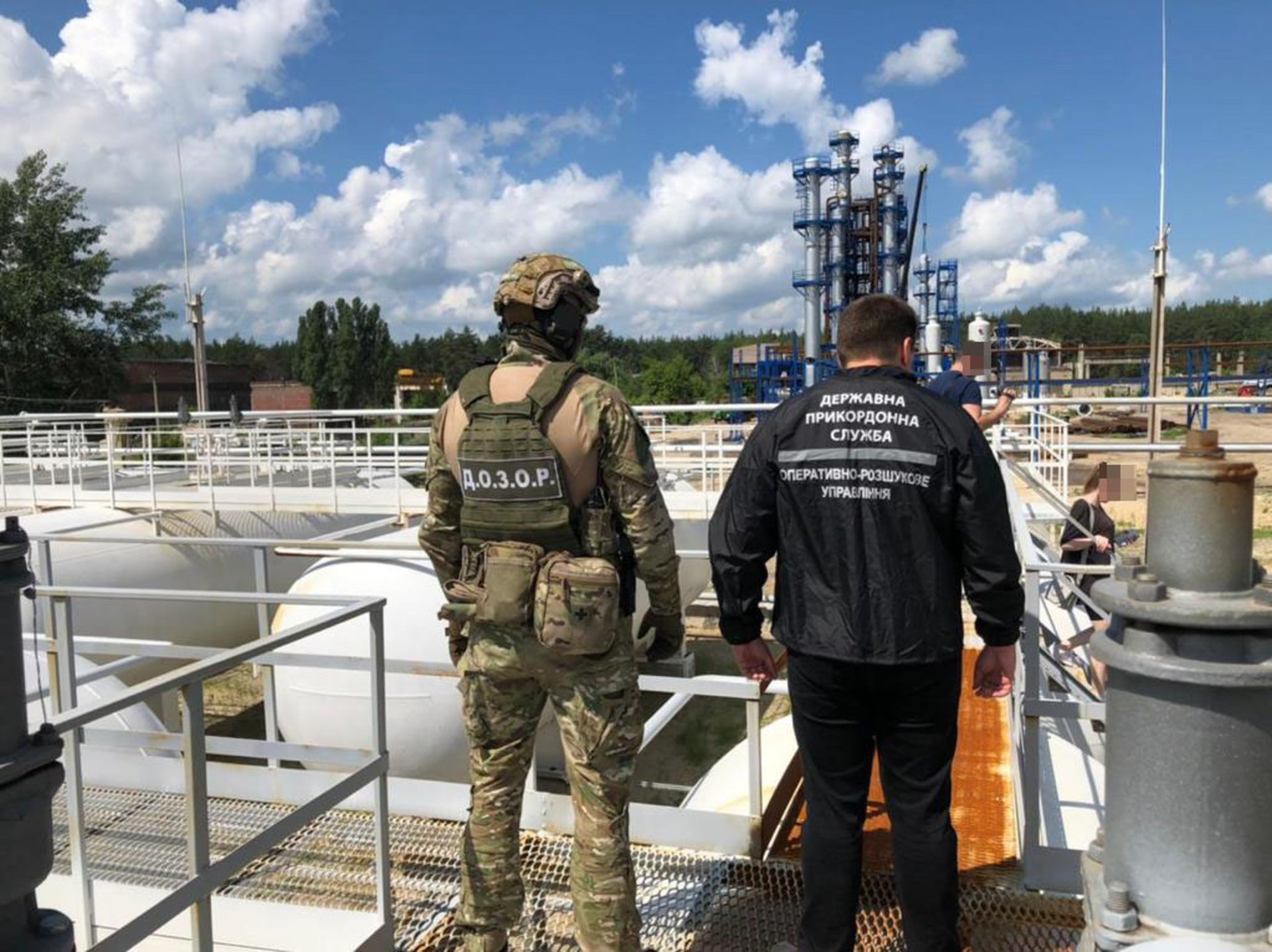 На Харківщині викрили нелегальне виробництво пального