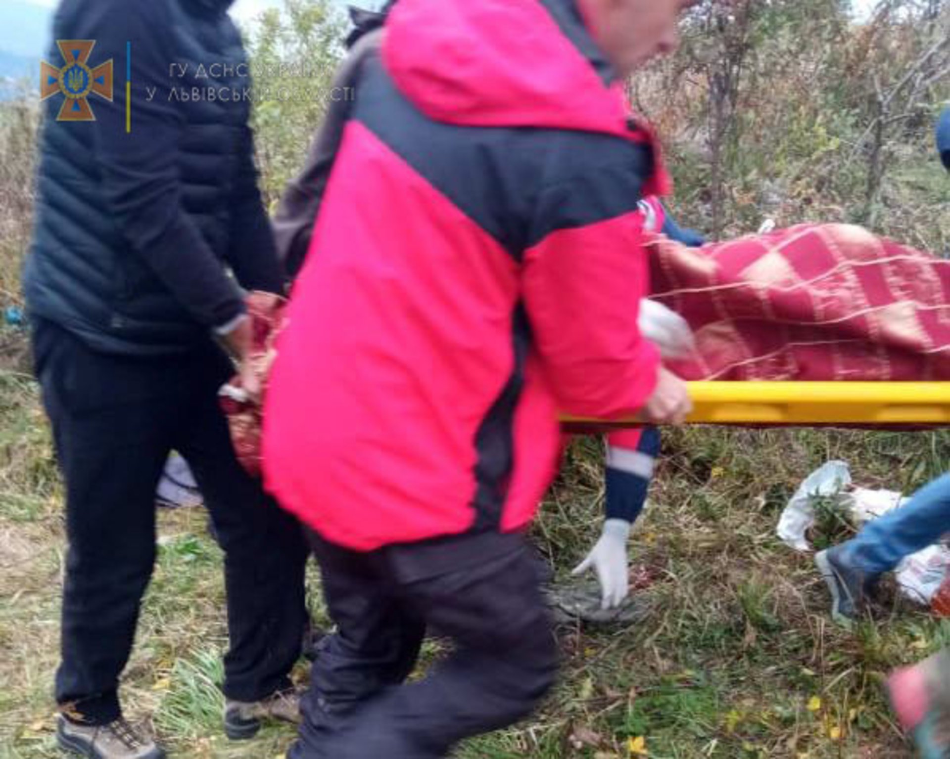 У Карпатах на Львівщині перекинувся «УАЗ» з туристами