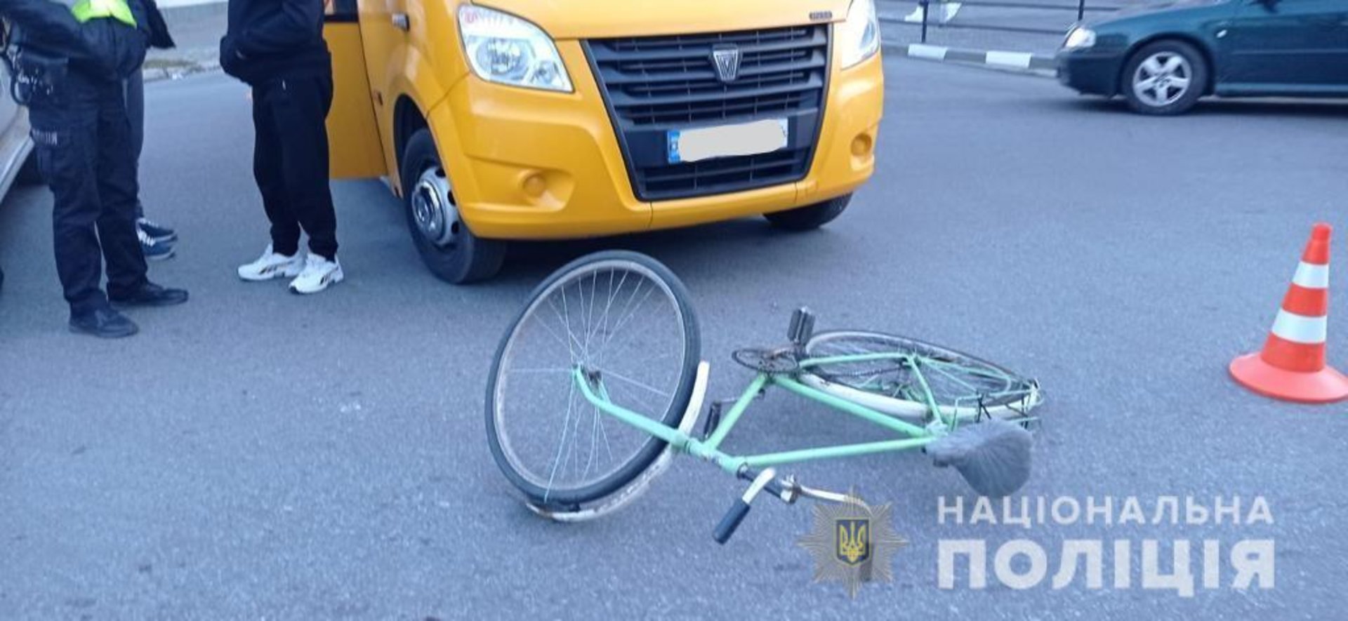 На Львівщині водій маршрутки збив велосипедиста