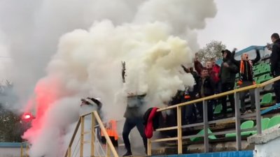 У Червонограді вболівальники розтрощили крісла на трибунах стадіону «Шахтар» (ВІДЕО)