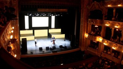 Сила та міць нашої держави не лише в чисельній армії, а й в українській книзі, кіно та мистецтві , - Порошенко