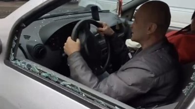 У Львові один водій з ноги розбив іншому скло у автомобілі (ВІДЕО)