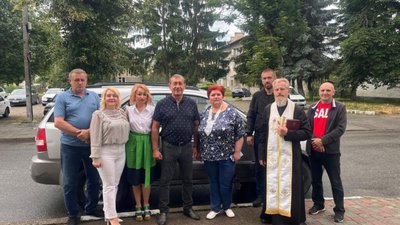 Зі Стрия на фронт відправили автомобіль