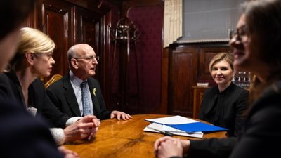 Олена Зеленська у Львові зустрілась з директором Метрополітен-опери та керівницею Ukrainian Freedom Orchestra