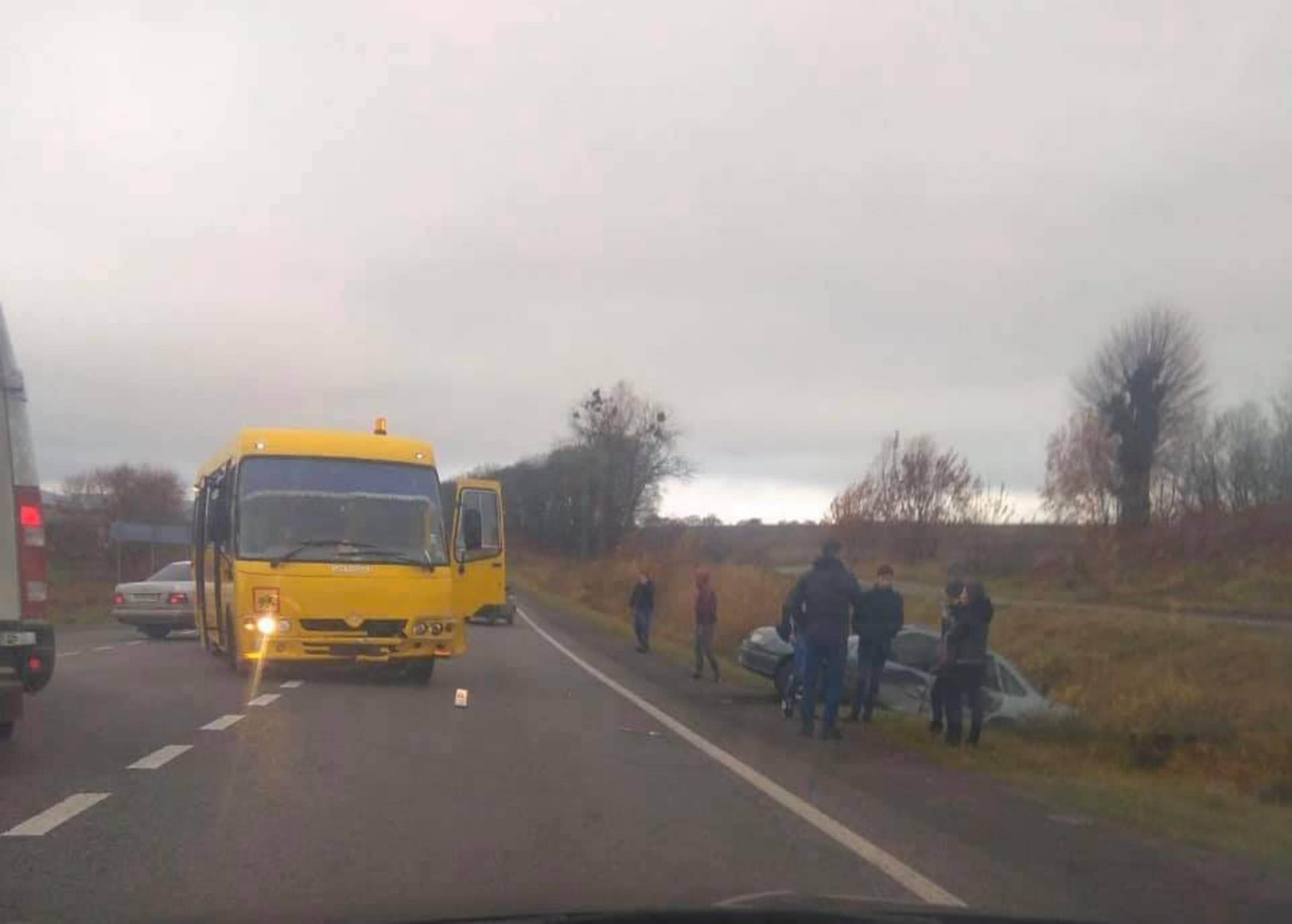 У ДТП з шкільним автобусом на Львівщині постраждали діти. Фото Варта-1