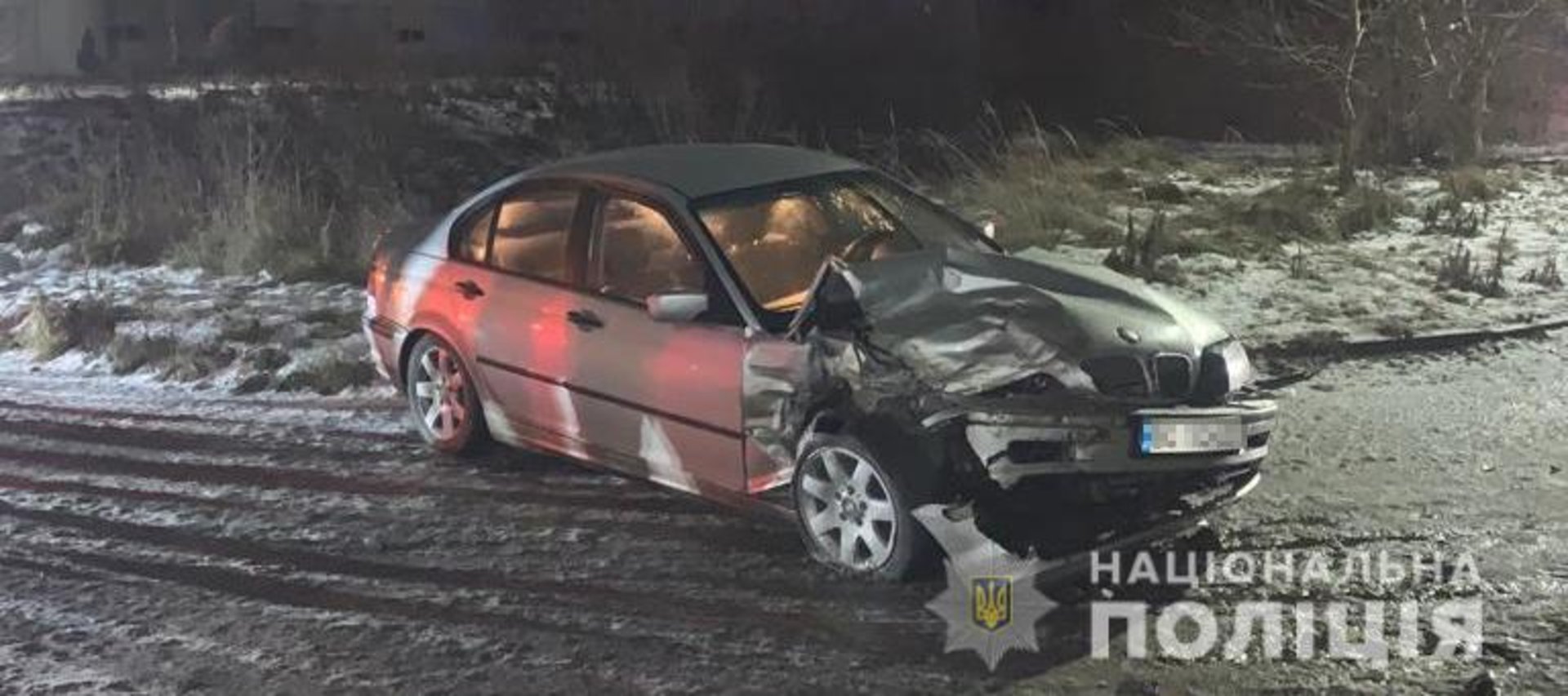 На Львівщині 17-річний хлопець без прав за кермом "BMW" влетів у маршрутку