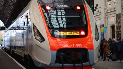 Зі Львова до Варшави вирушив перший потяг