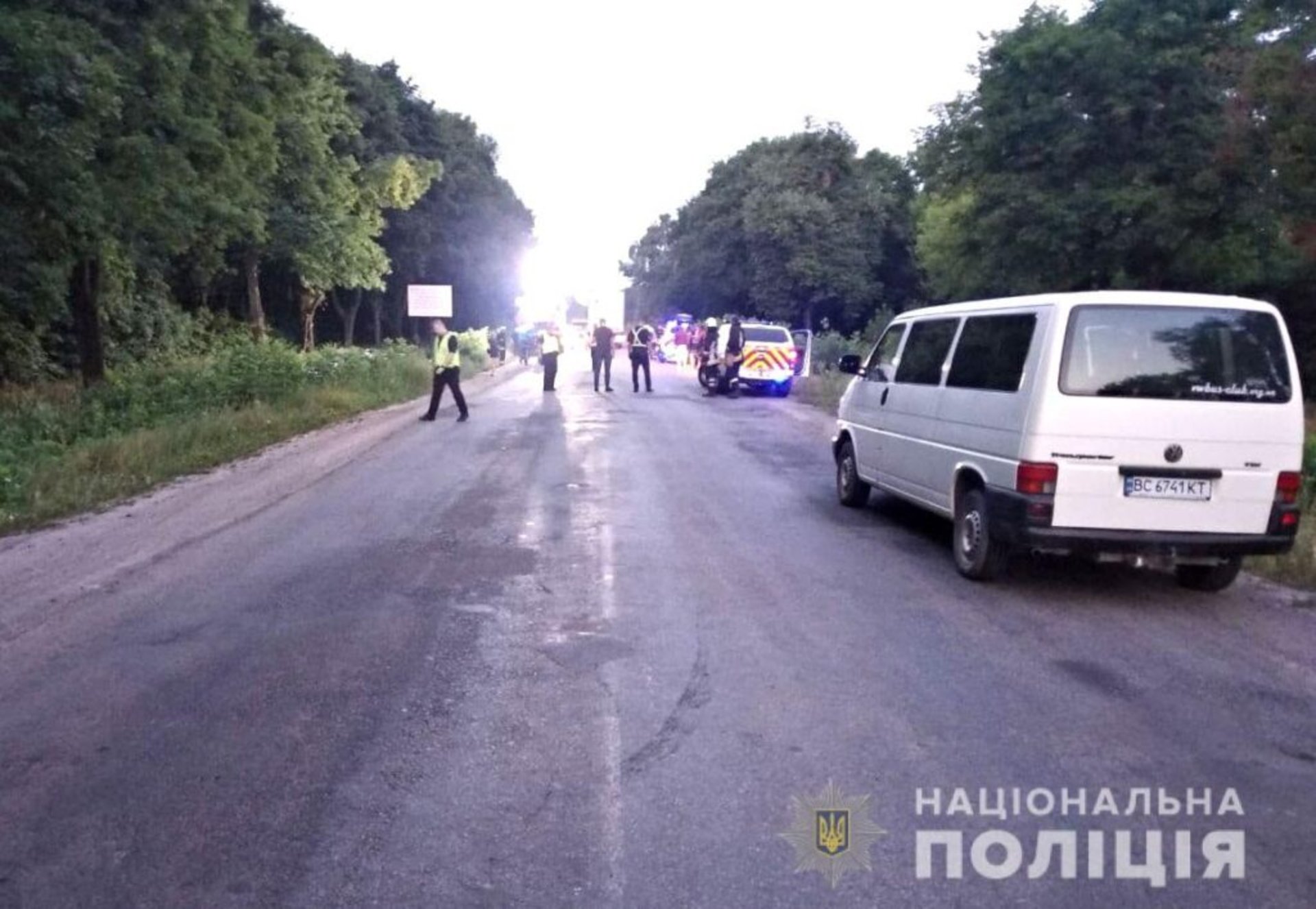 На Рівненщині автобус вилетів у кювет, 16 осіб постраждало