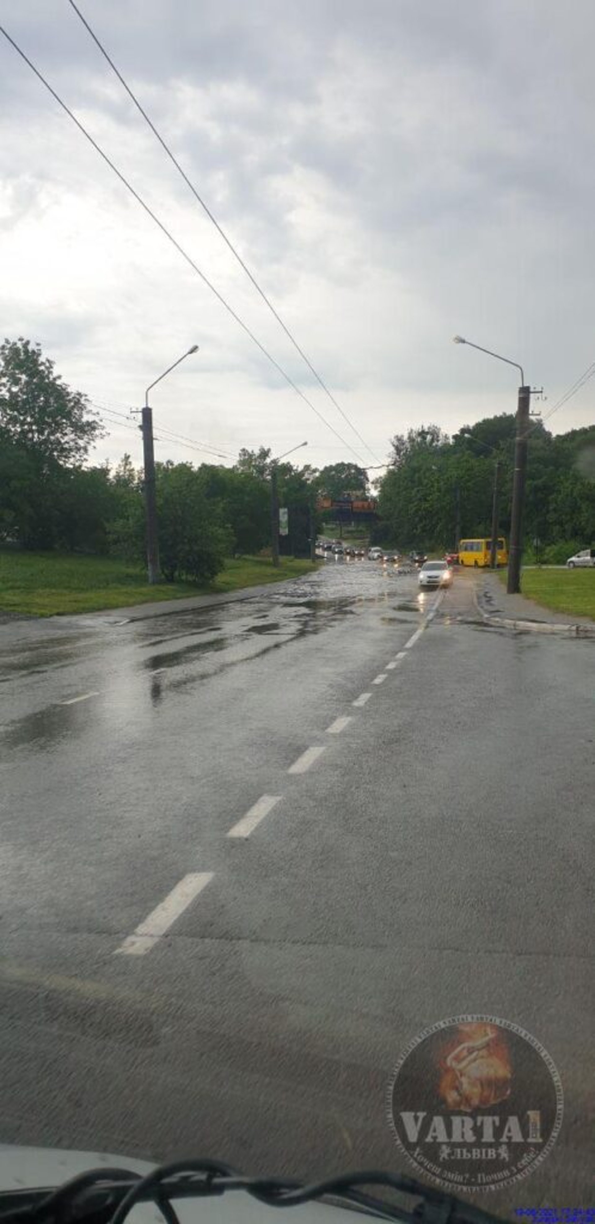 У Львові затопило вулицю Зелену, фото Варта-1