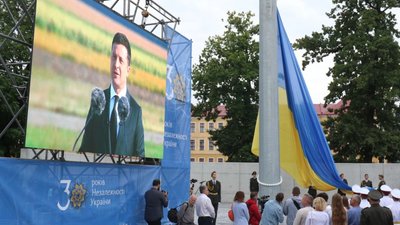 У Львові на найбільшому флагштоку за 12 млн грн урочисто підняли прапор України (ФОТО, ВІДЕО)